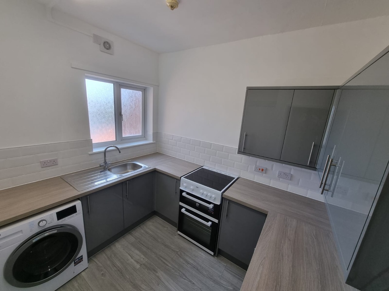 2 Bed Flat, Hamstead Court, B19 photo 3