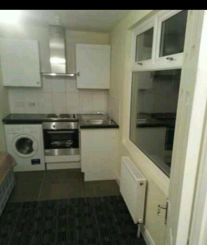 Dagenham Studio Flat, Broad Street, RM10 To Rent Now for £728.00 p/m
