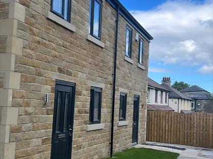 3 Bed Semi-Detached House, Whitehall Road, BD12