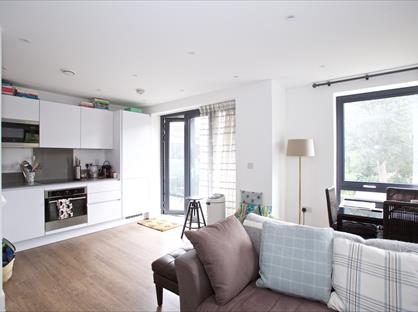 2 Bed Flat, Linnet Court, SW15