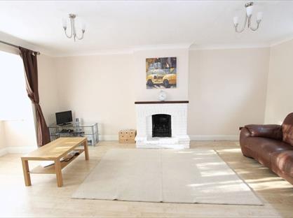 3 Bed Detached House, Beggars Roost Lane, SM1