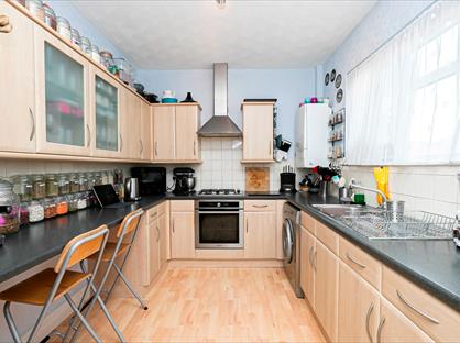 2 Bed Maisonette, New North Road, IG6