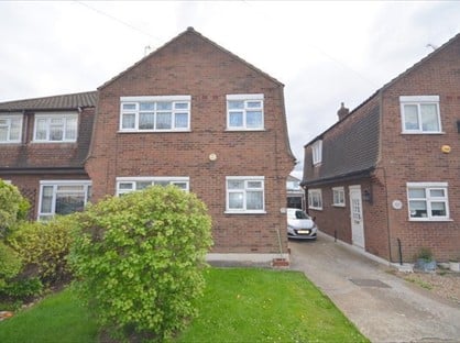 3 Bed Semi-Detached House, Fairoak Gardens, RM1