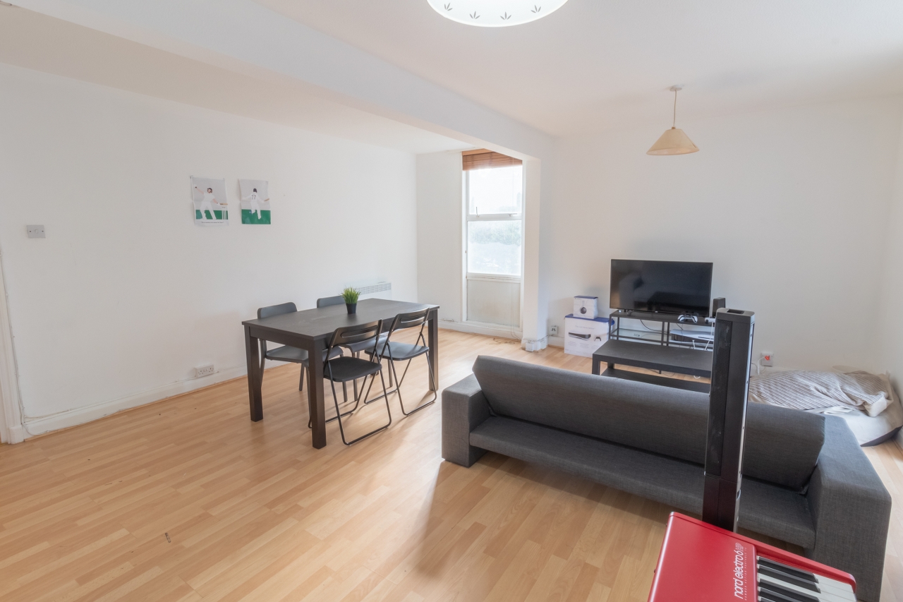 2 Bed Flat, The Falcons, SW11 photo 4