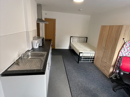 Studio Flat, Forest Court, LE11