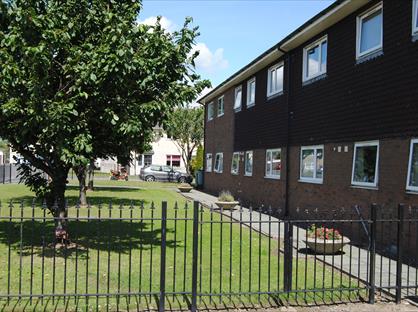 1 Bed Flat, Millmead, SY7