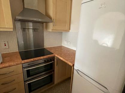 1 Bed Flat, Avon Court, CR4