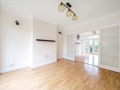 3 Bed Semi-Detached House, Glebe Way, BR4