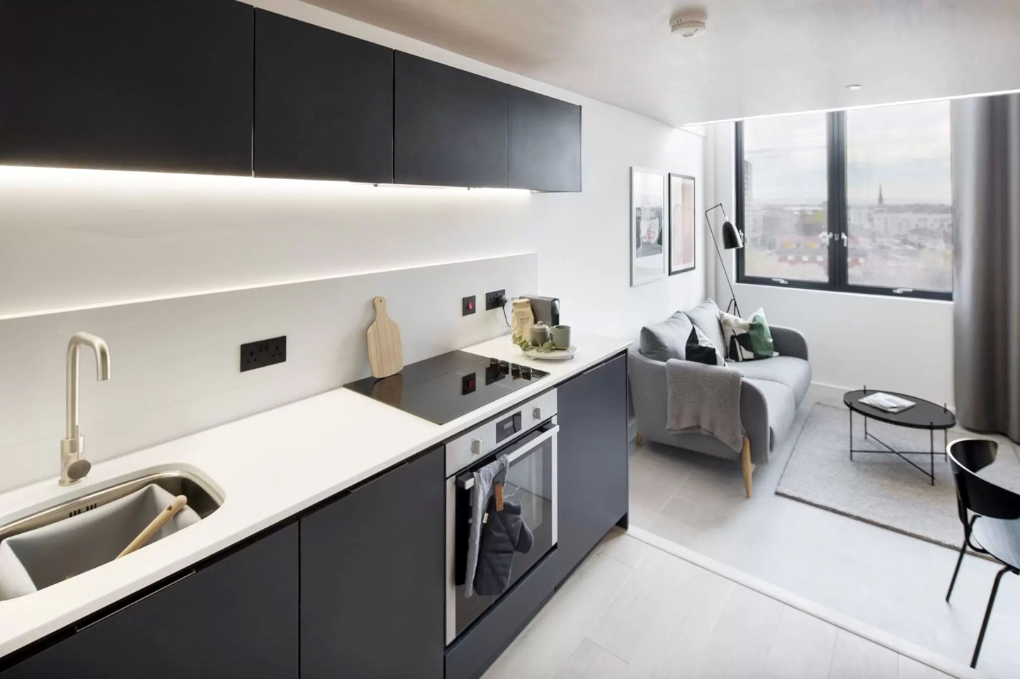 3 Bed Flat, Spinners Way, M15, N1 7GU