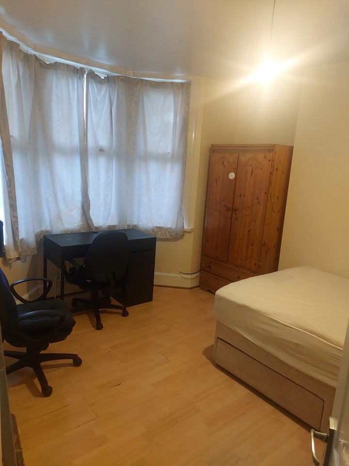 London Room in a Shared House, Lewisham, SE13 To Rent Now for £750.