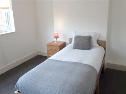 Room in a Shared House, Church Walk, S80