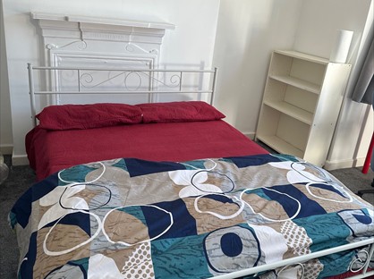 4 Bed Semi-Detached House, Hinton Road, UB8