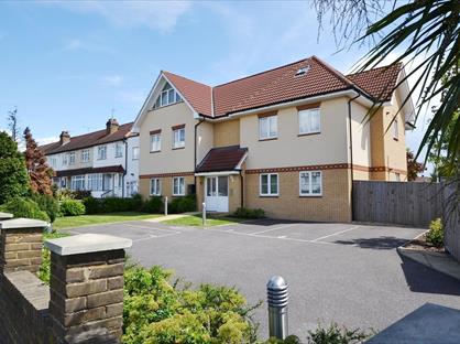 2 Bed Flat, Horseshoe Drive, UB8