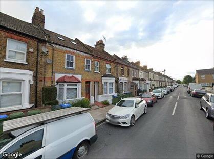 Studio Flat, Marmadon Road, SE18