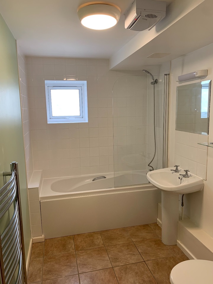 2 Bed Flat, Central Park, SO14 photo 2