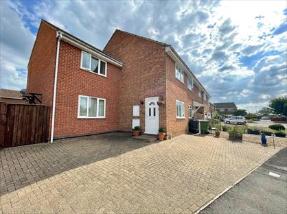 3 Bed Semi-Detached House, Chaffinch Avenue, BA11