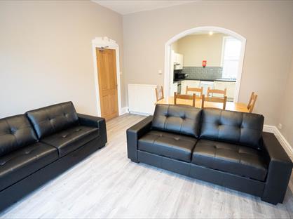 6 Bed Semi-Detached House, Hill Lane, SO15