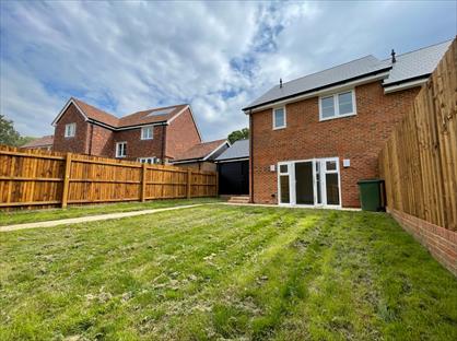 3 Bed Semi-Detached House, Seymour Drive, TN2
