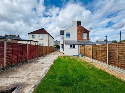 4 Bed Semi-Detached House, Kings Road, HP11