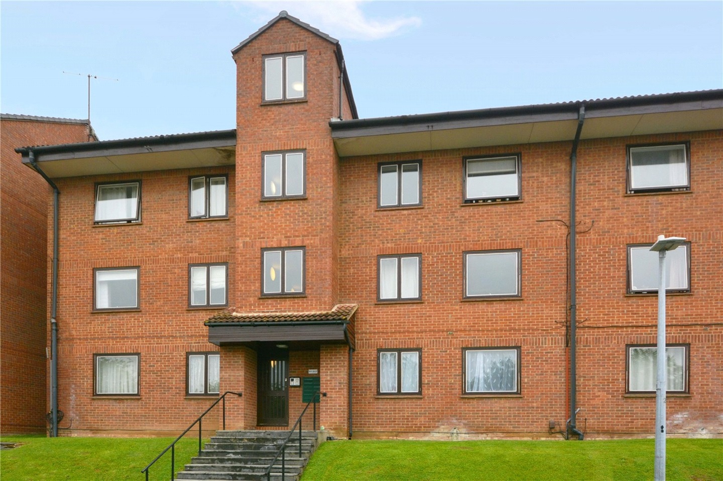 Reading - 2 Bed Flat, Tippett Rise, RG2 - To Rent Now for £1,350.00 p/m