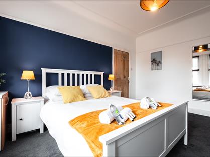 3 Bed Flat, Richmond Park Road, BH8