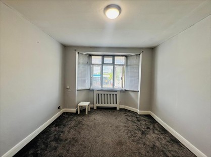 1 Bed Flat, New Road, HP12