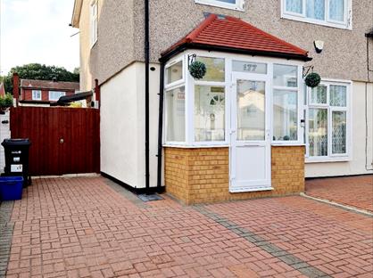 3 Bed Semi-Detached House, Burrow Road, IG7