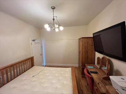 Room in a Shared Flat, Swindon, SN1