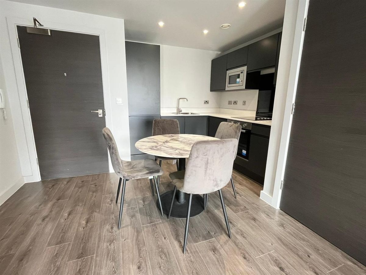 Liverpool - 2 Bed Flat, Parliament Street, L8 - To Rent Now for £1,200. ...