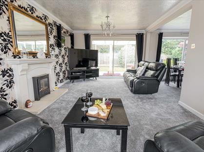 5 Bed Detached House, Carrbridge Close, BH3