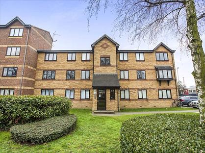 2 Bed Flat, Greenslade Road, IG11