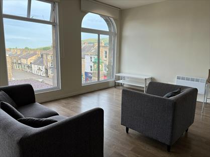 2 Bed Flat, Kirkgate, LS21