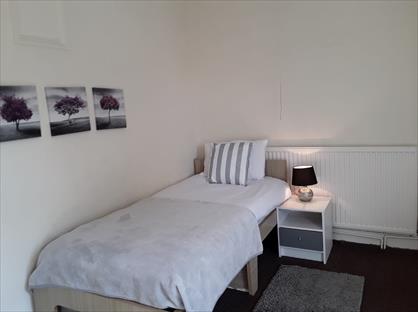 Room in a Shared House, Main Street, NG20