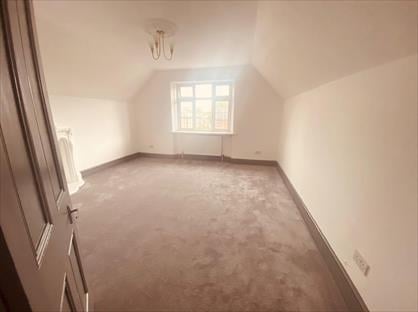 2 Bed Flat, Cadogan Road, KT6