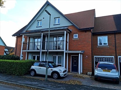 4 Bed Terraced House, Holmesdale Avenue, RH1