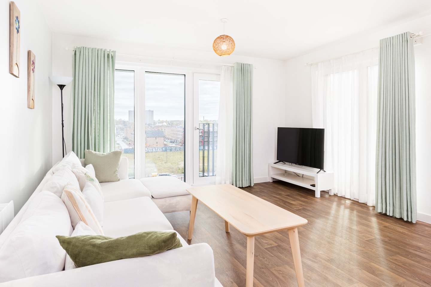 2 Bed Flat, Roosevelt, B15 photo 3