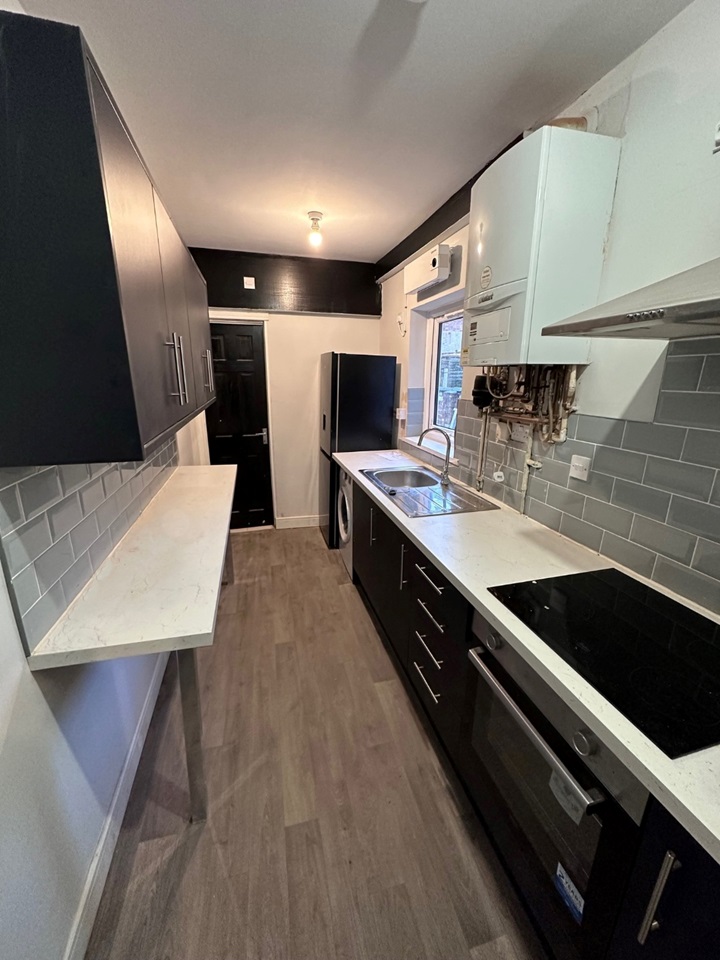 4 Bed Terraced House, Raymond Road, LE3
