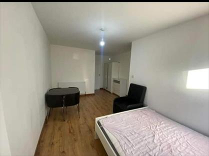 2 Bed Flat, Royal Oak Road, E8