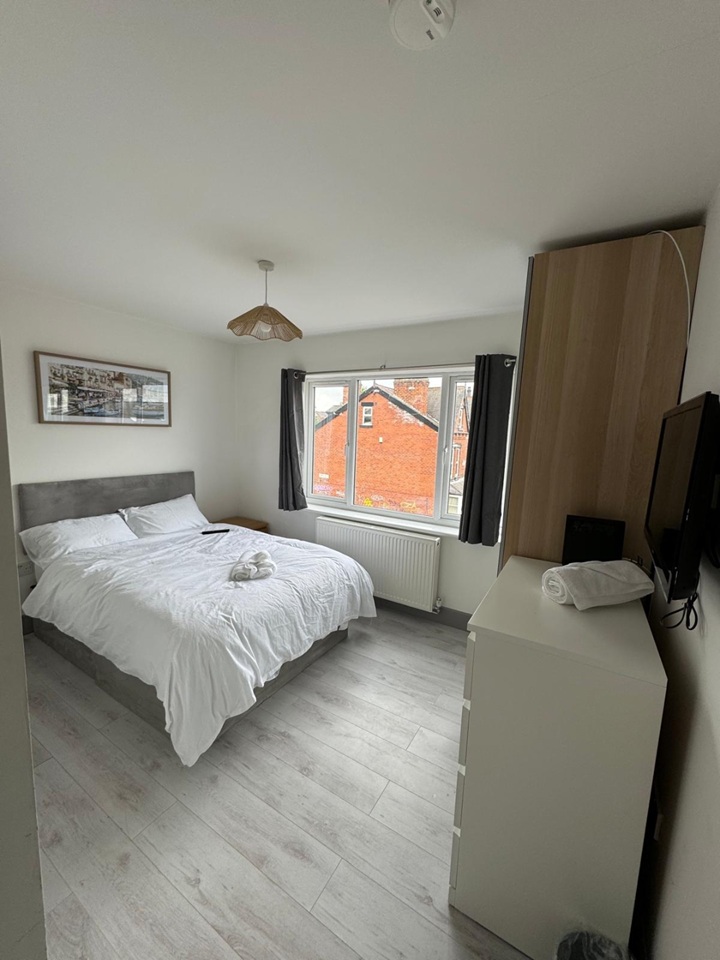 2 Bed Terraced House, Manor Avenue, LS6