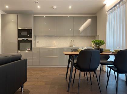 2 Bed Flat, Lancaster Way, SW11