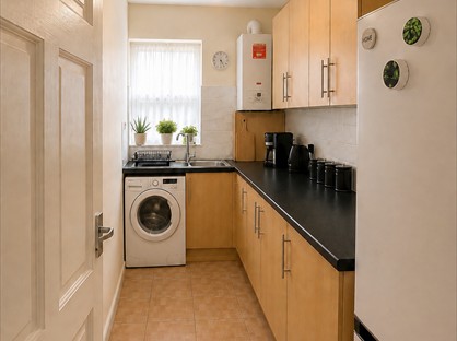 Room in a Shared Flat, Thorpe Road, IG11