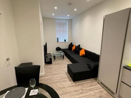 1 Bed Flat, London Road, TW18