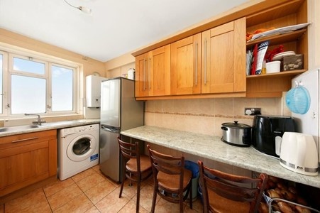 3 Bed Flat, Richard Neale House, E1 photo 5