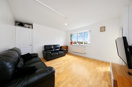 3 Bed Flat, Richard Neale House, E1 photo 3