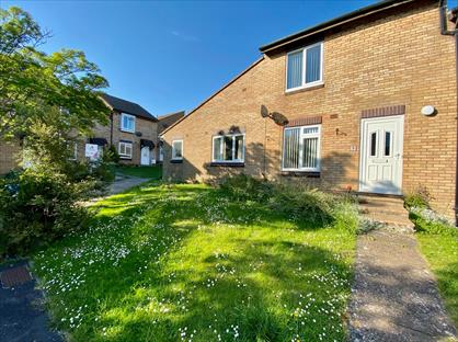 3 Bed Terraced House, Aspen Close, BA11