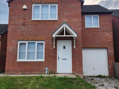 3 Bed Detached House, Lowry Way, OL11