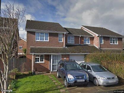 4 Bed Semi-Detached House, Shepherds Close, TW17