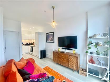Studio Flat, The Ring, RG12