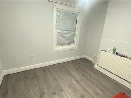 Room in a Shared House, High Street North, E6