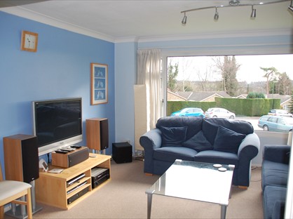 2 Bed Flat, Downswood, RH2